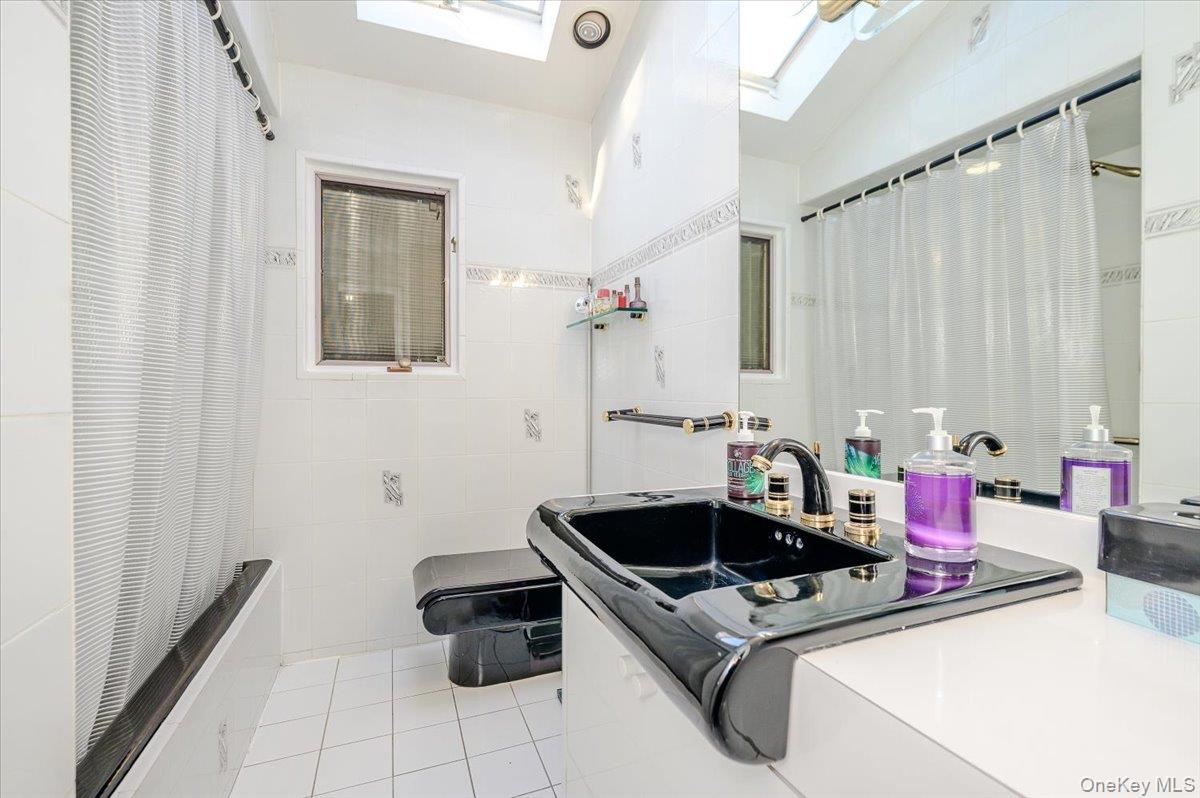 239 Hungry Harbor Road Valley Stream, NY 11581 - Photo 20 of 29 Full Bath