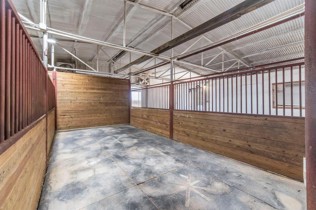 127 County Road 3051 Decatur, TX 76234 - Photo 5 of 35 a view of small space