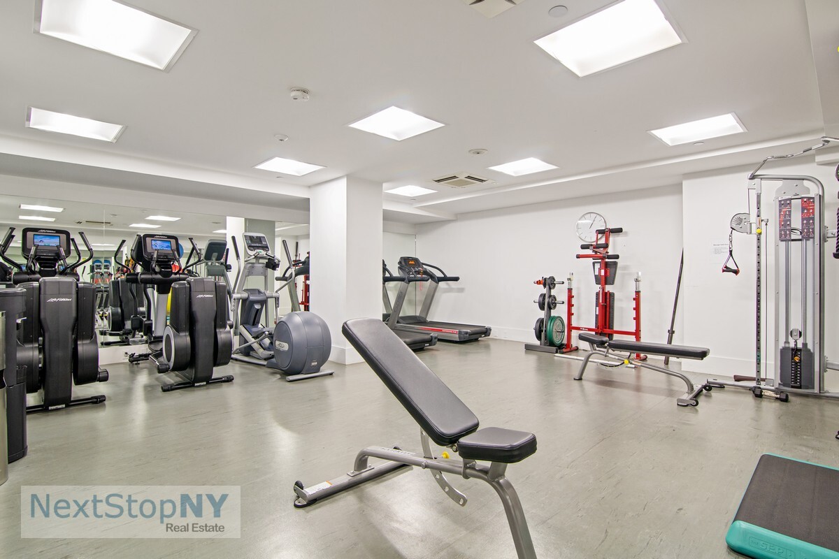 200 East 74th Street, Unit 3G Manhattan, NY 10021 - Photo 10 of 12