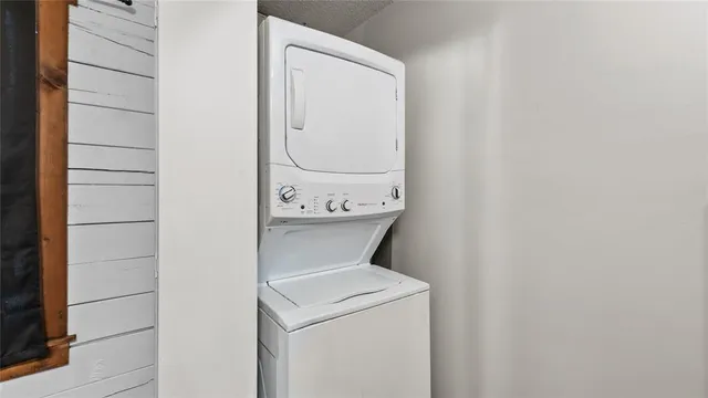 a close up view of a washer and dryer