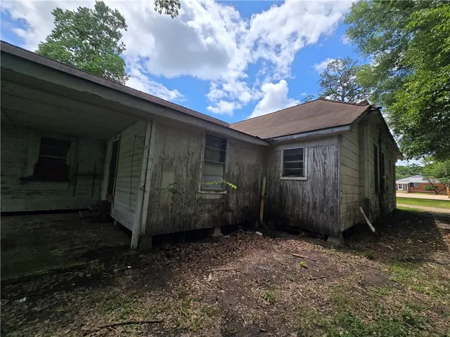 $6,900 | 606 Sanders Street, Pineville, LA 71360