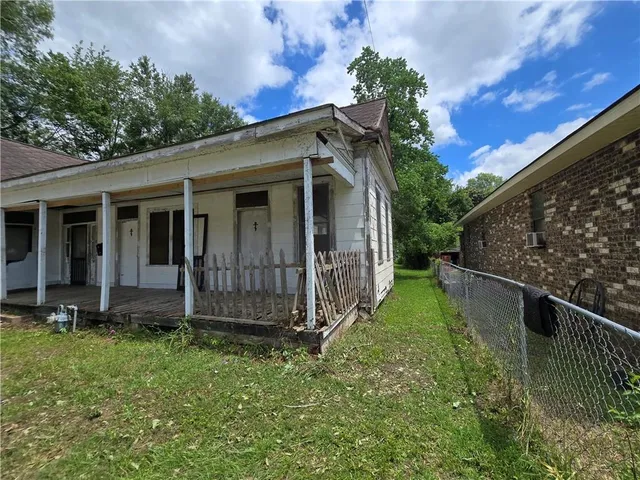 $6,900 | 606 Sanders Street, Pineville, LA 71360
