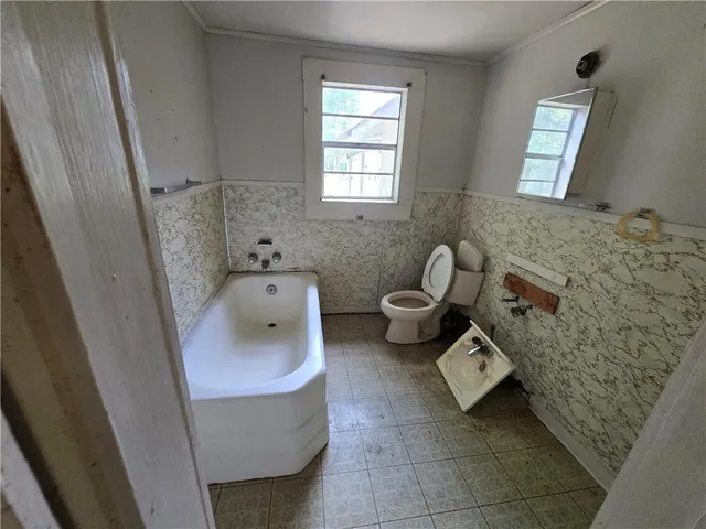 $6,900 | 606 Sanders Street, Pineville, LA 71360