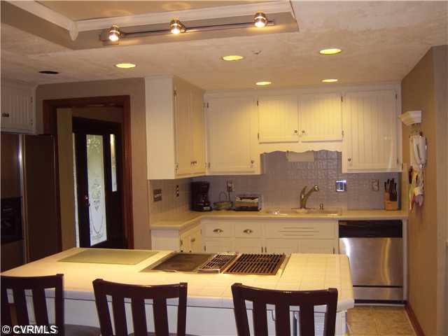 4749 Ridgecrest Lane Colonial Heights, VA 23834 - Photo 4 of 16 Kitchen
