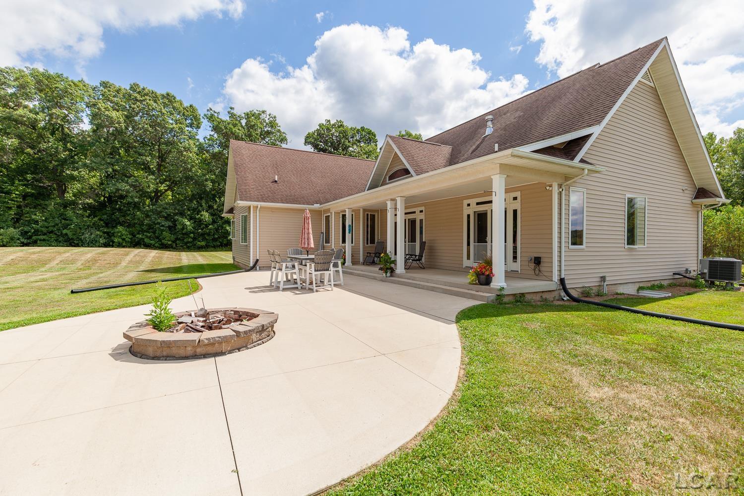 1240 West Carleton Road Adrian, MI 49221 - Photo 5 of 50 50186744-37ab2fbe-7962-46ef-b5c0-23d3b87105cd.JPG