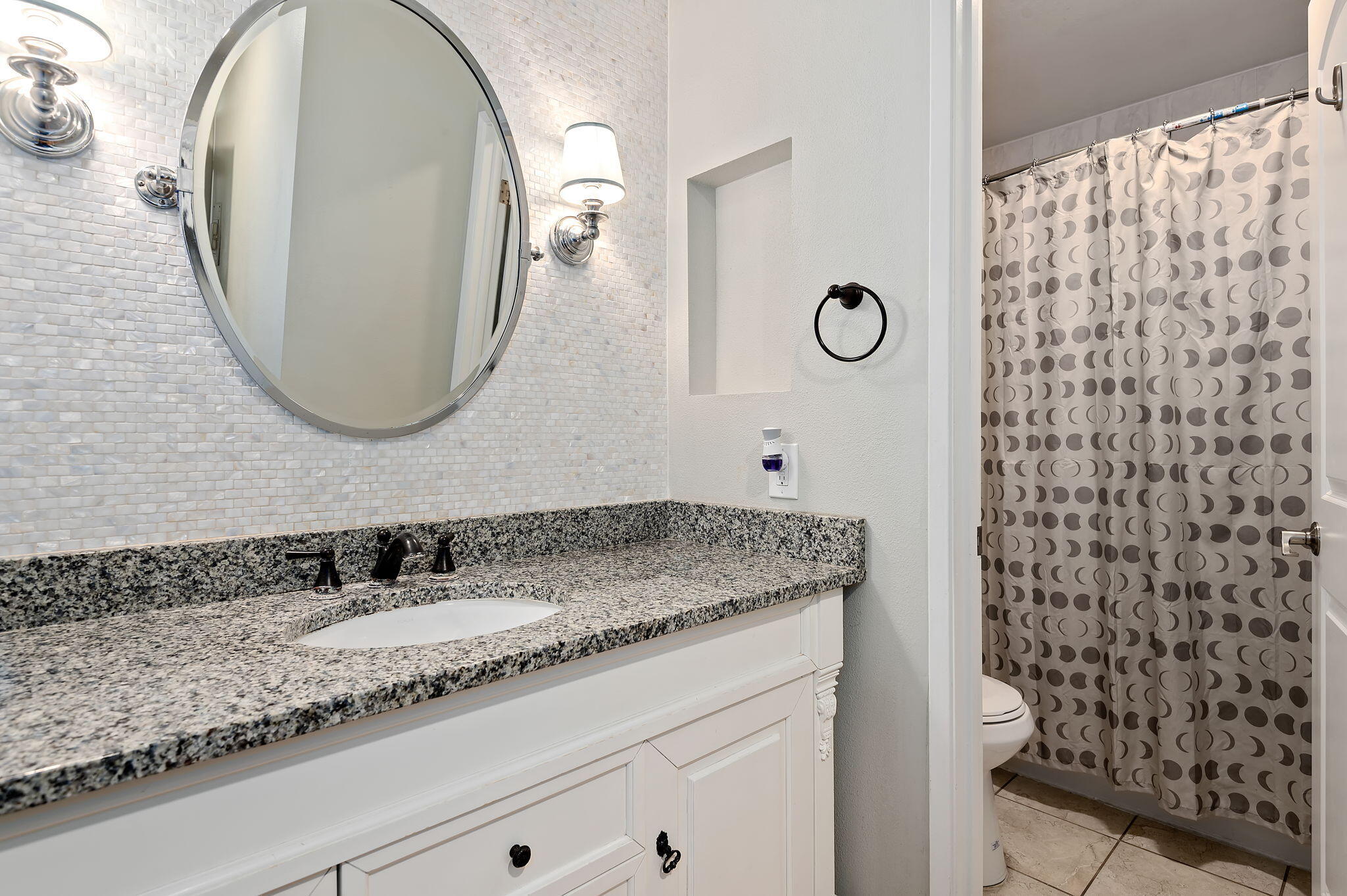 5512 Armitos Avenue, Unit 44 Goleta, CA 93117 - Photo 14 of 16 Bathroom 2