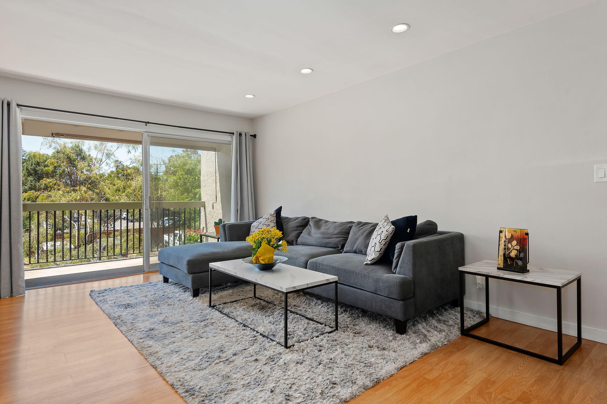 5512 Armitos Avenue, Unit 44 Goleta, CA 93117 - Photo 3 of 16 Living Room