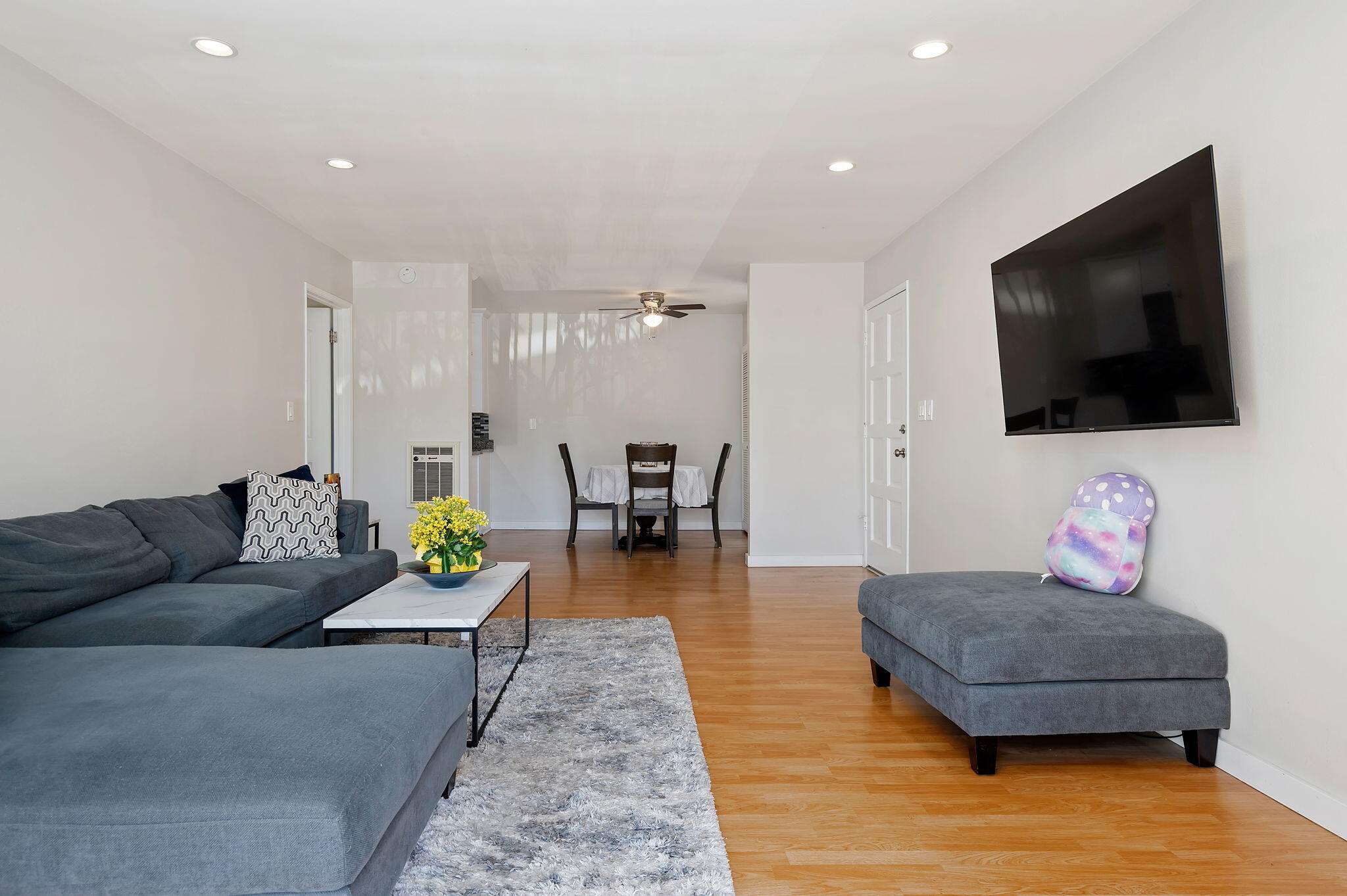 5512 Armitos Avenue, Unit 44 Goleta, CA 93117 - Photo 5 of 16 Living Room