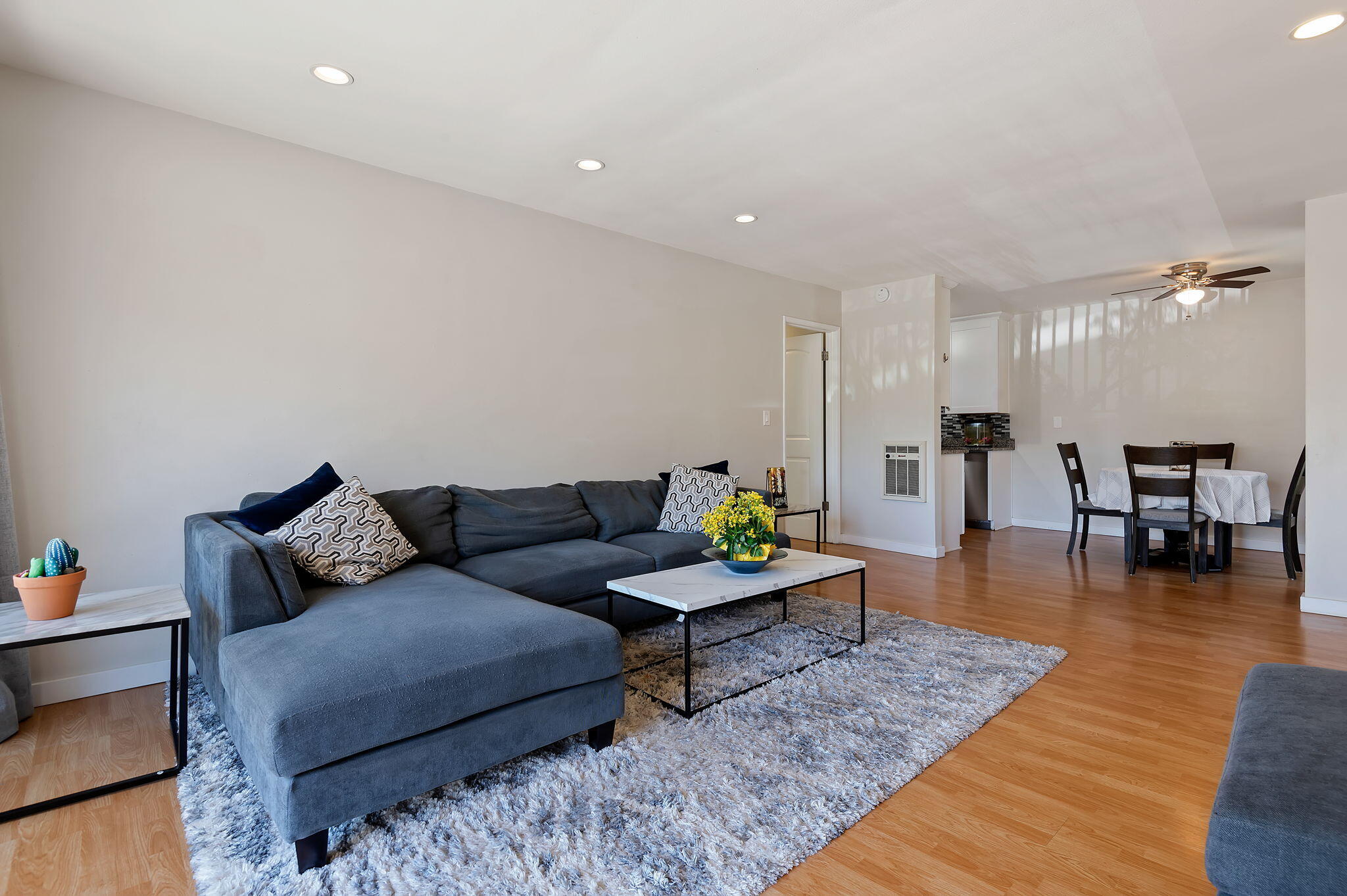 5512 Armitos Avenue, Unit 44 Goleta, CA 93117 - Photo 6 of 16 Living Room