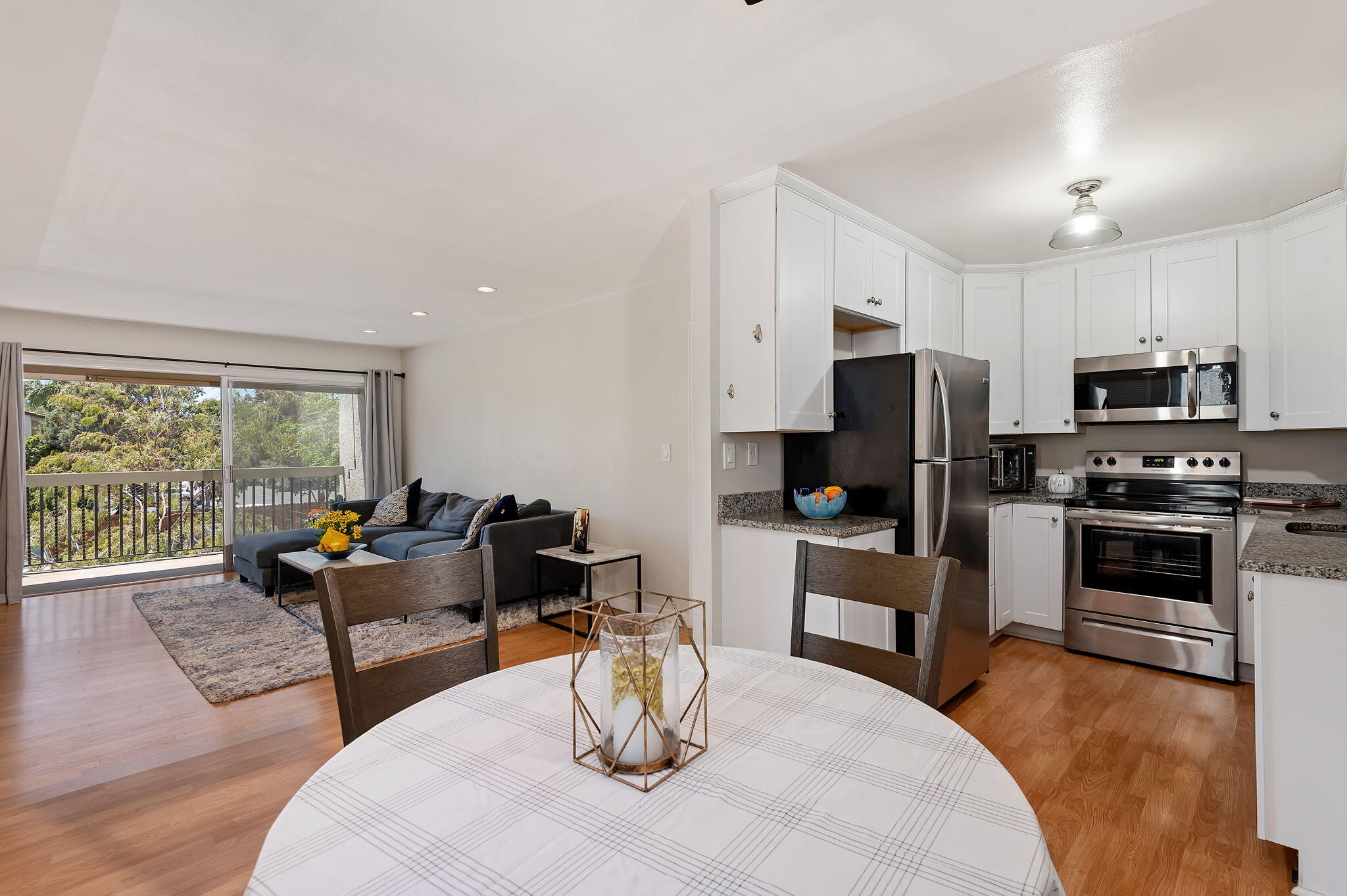 5512 Armitos Avenue, Unit 44 Goleta, CA 93117 - Photo 10 of 16 Dining - Kitchen