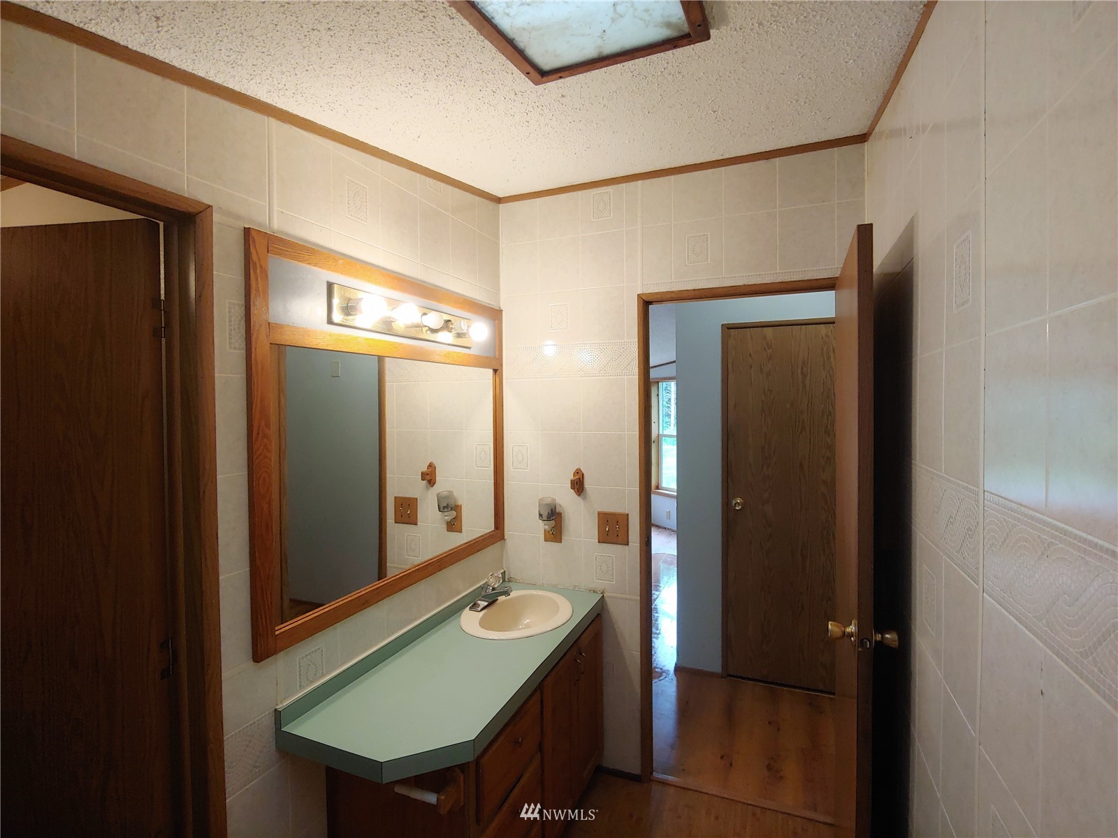383 Bunker Creek Road Chehalis, WA 98532 - Photo 19 of 35 a bathroom with a sink a mirror and a shower
