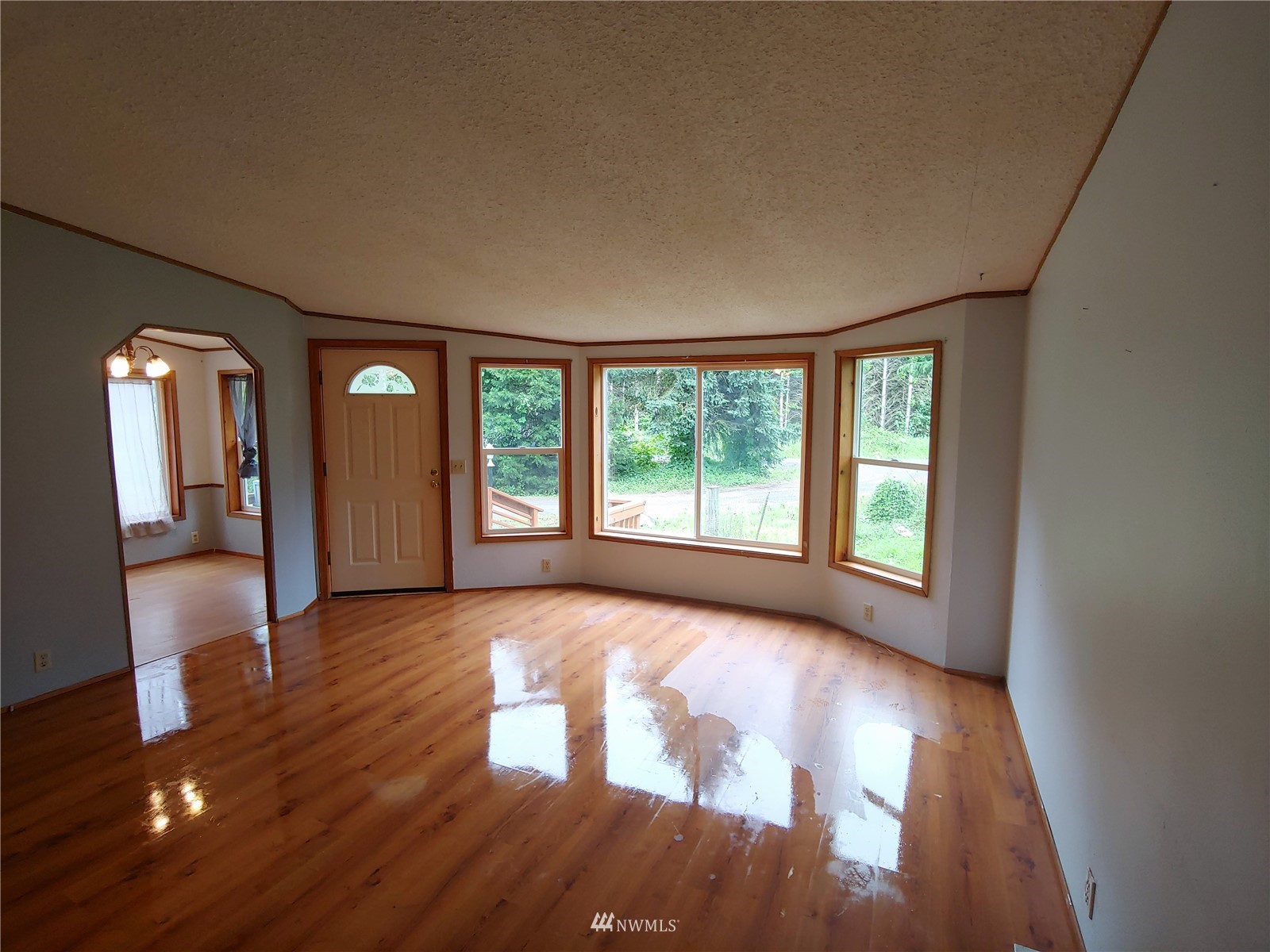 383 Bunker Creek Road Chehalis, WA 98532 - Photo 8 of 35 a view of a hallway with wooden floor and windows