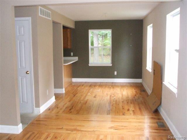 374 Springwell Lane Howell, MI 48843 - Photo 3 of 6 otos 141
