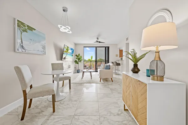 $2,300 | 511 Lucerne Avenue, Unit 315, Lake Worth Beach, FL 33460