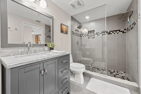 $2,300 | 511 Lucerne Avenue, Unit 315, Lake Worth Beach, FL 33460