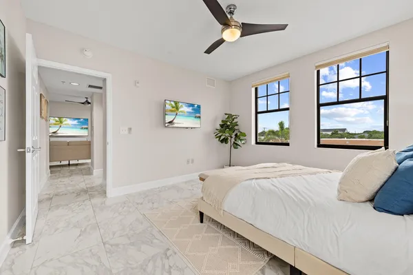 $2,300 | 511 Lucerne Avenue, Unit 315, Lake Worth Beach, FL 33460