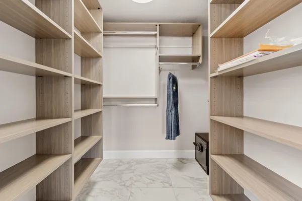 $2,300 | 511 Lucerne Avenue, Unit 315, Lake Worth Beach, FL 33460