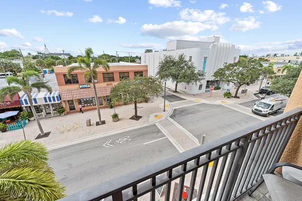 $2,300 | 511 Lucerne Avenue, Unit 315, Lake Worth Beach, FL 33460