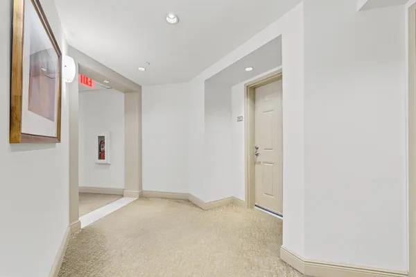 $2,300 | 511 Lucerne Avenue, Unit 315, Lake Worth Beach, FL 33460