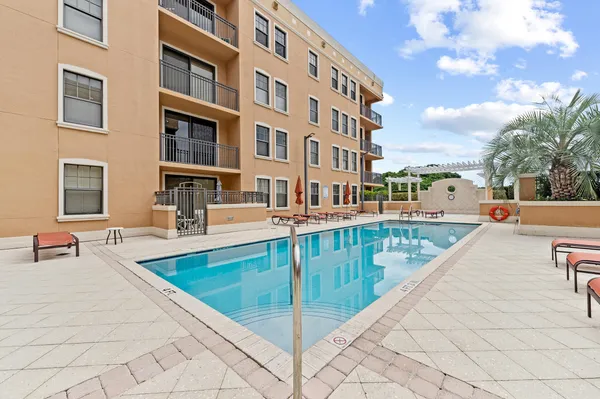 $2,300 | 511 Lucerne Avenue, Unit 315, Lake Worth Beach, FL 33460