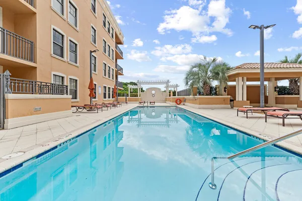 $2,300 | 511 Lucerne Avenue, Unit 315, Lake Worth Beach, FL 33460