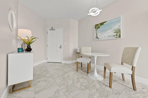 $2,300 | 511 Lucerne Avenue, Unit 315, Lake Worth Beach, FL 33460