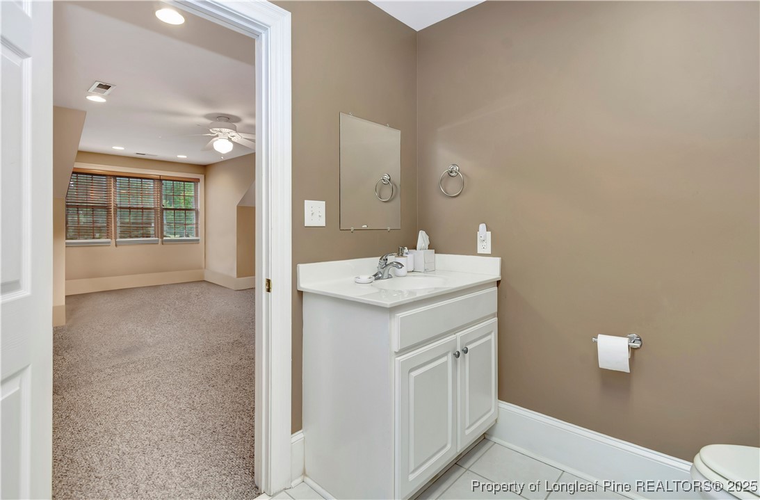 389 Brookgreen Drive Lumberton, NC 28358 - Photo 36 of 44 a bathroom with a sink a toilet and shower