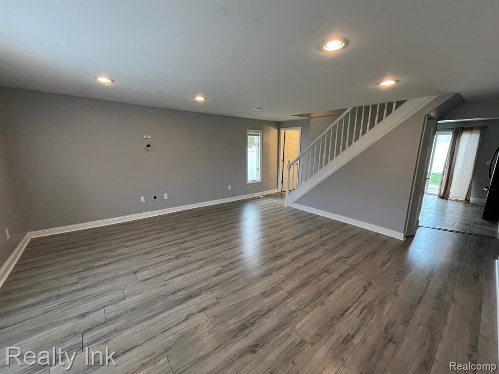 2901 Simpson Drive Rochester Hills, MI 48309 - Photo 3 of 16