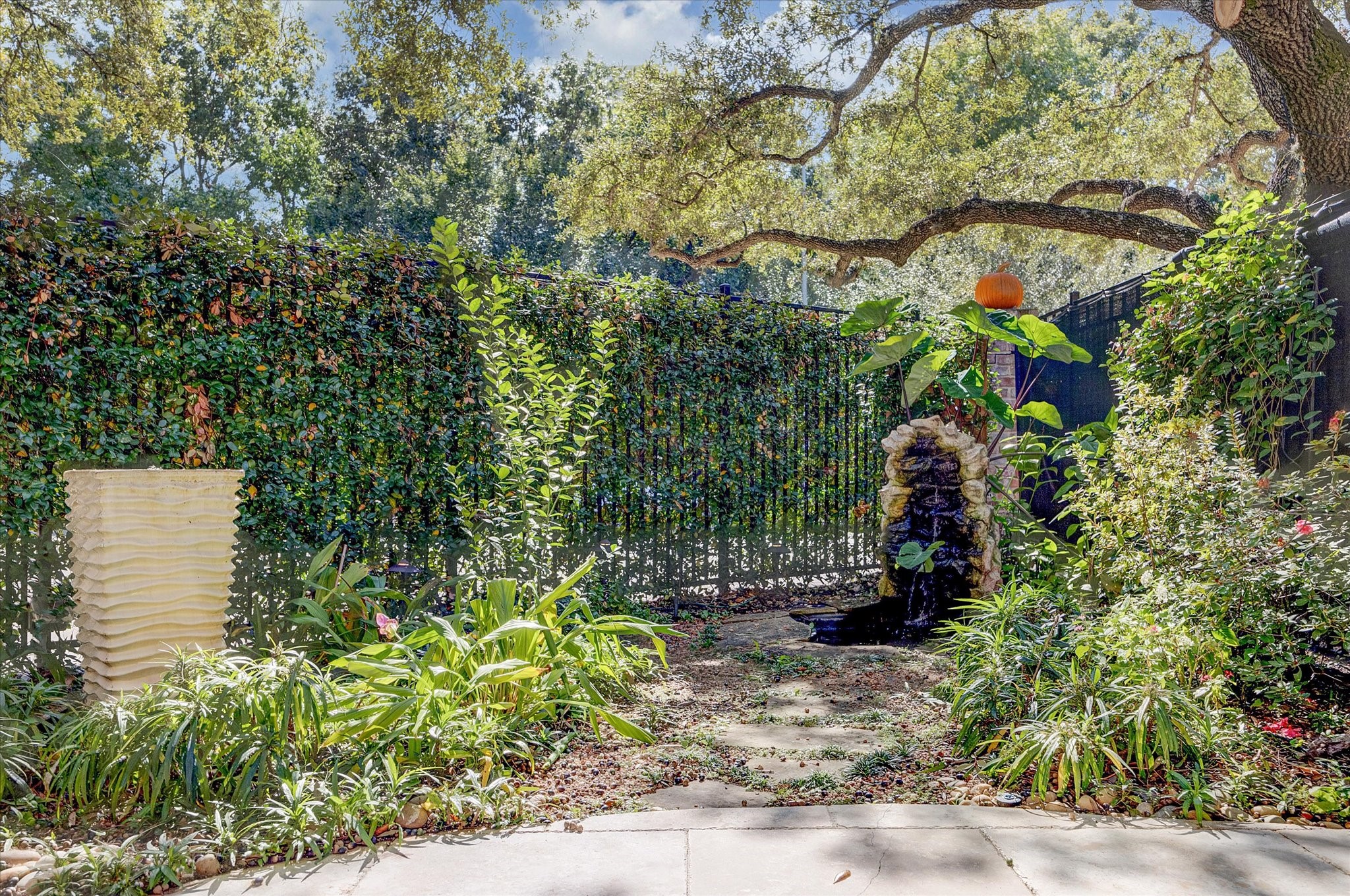 4706 Post Oak Timber Drive Houston, TX 77056 - Photo 3 of 23