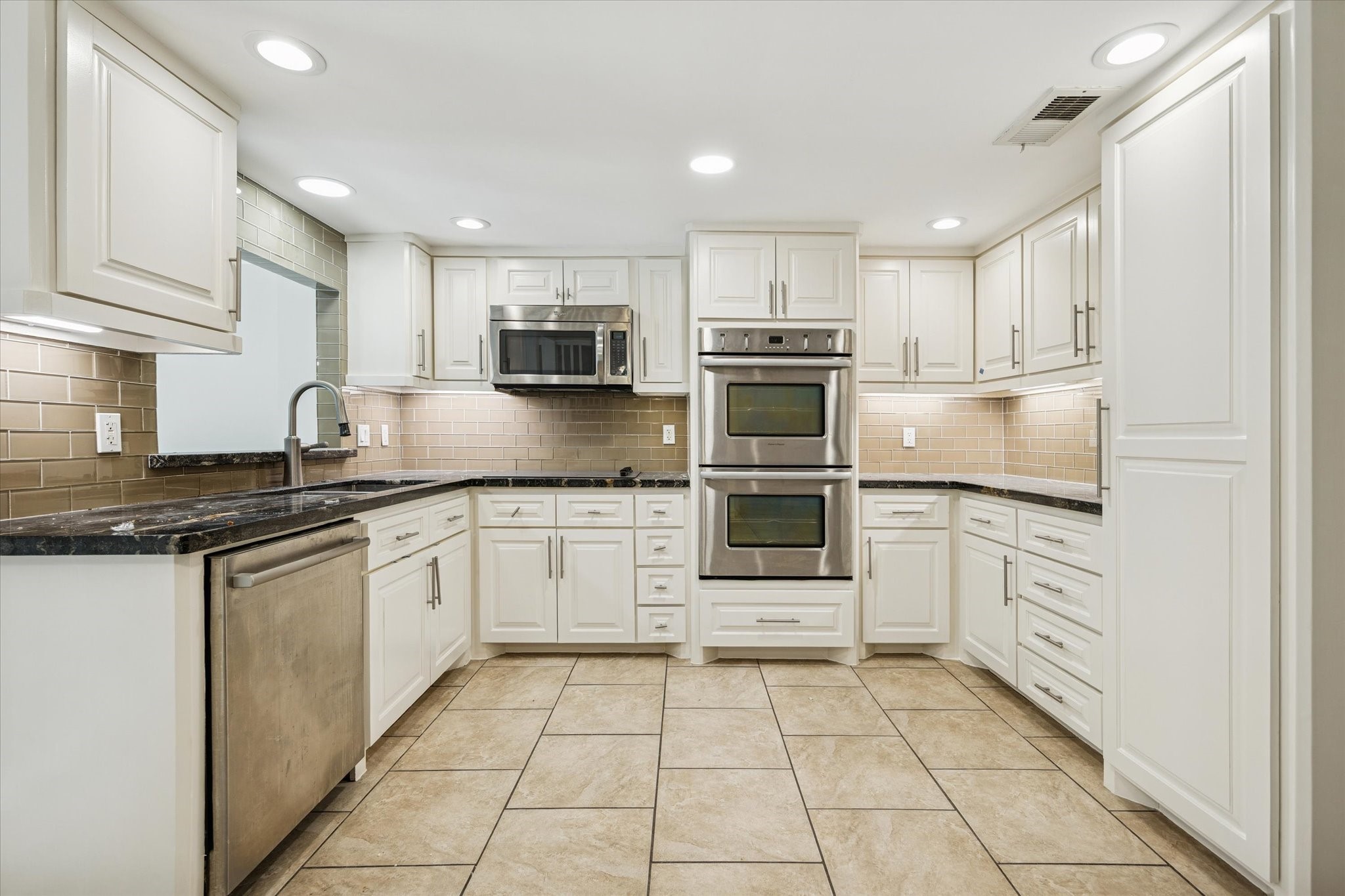 4706 Post Oak Timber Drive Houston, TX 77056 - Photo 10 of 23