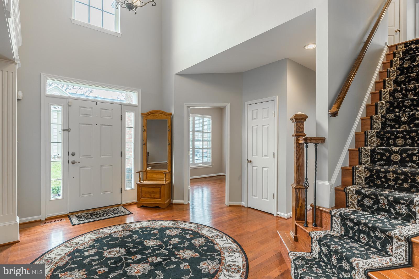 43553 Dempsey Lane Chantilly, VA 20152 - Photo 3 of 30 a bedroom with bed and walk in closet