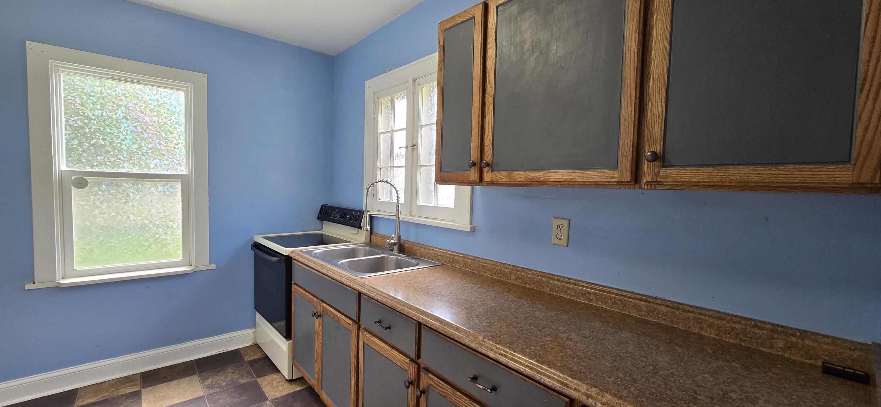 4902 North 19th Street Milwaukee, WI 53209 - Photo 5 of 23 Kitchen
