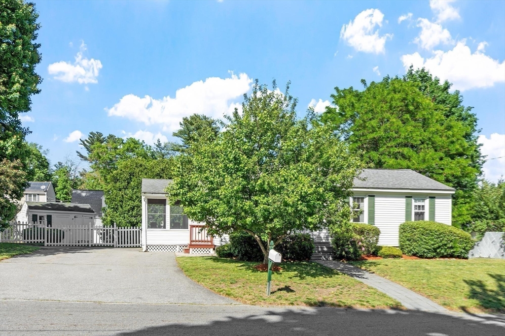 27 Sunset Road Dracut, MA 01826 - Photo 3 of 29