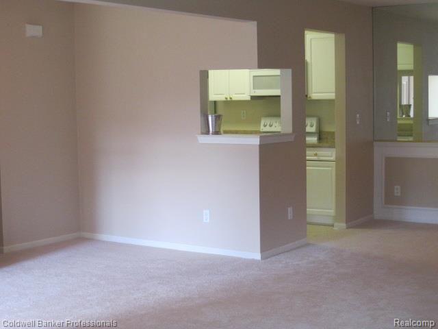 3384 Tremonte Circle, Unit 178 Rochester, MI 48306 - Photo 13 of 37 Expansive Entry Niche