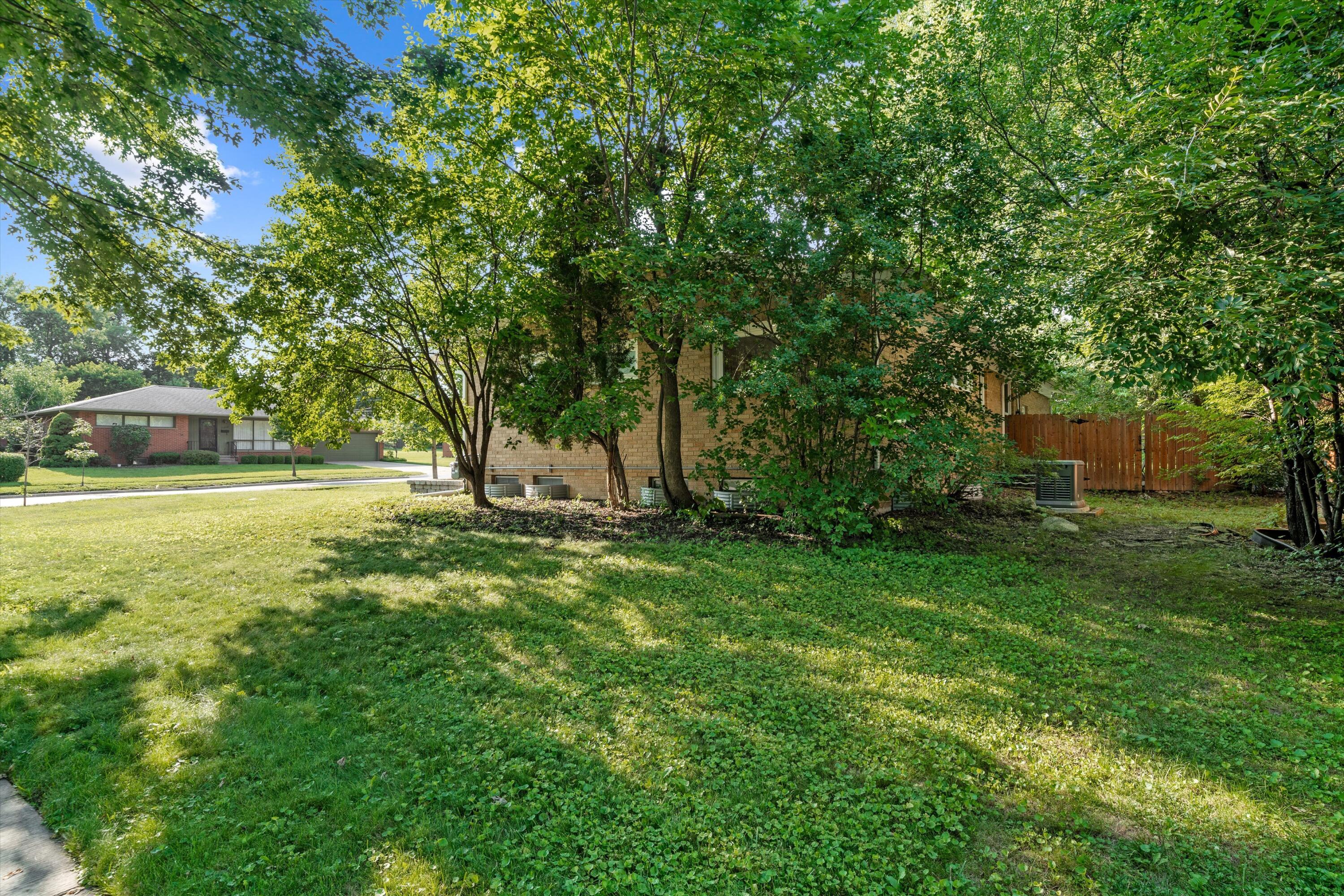 1609 Glastonbury Road Ann Arbor, MI 48103 - Photo 31 of 34 31