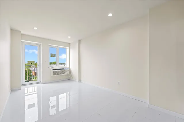 $767,000 | 91-23 Corona Avenue, Unit 4A | Elmhurst