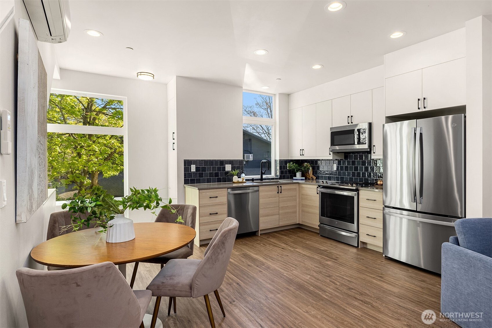 1715 17th Avenue Seattle, WA 98122 - Photo 8 of 24