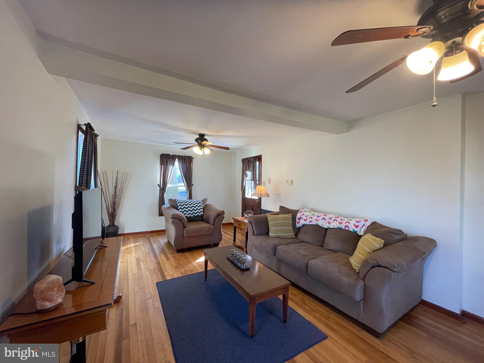 13186 Edgemont Road Smithsburg, MD 21783 - Photo 13 of 40 Living Room