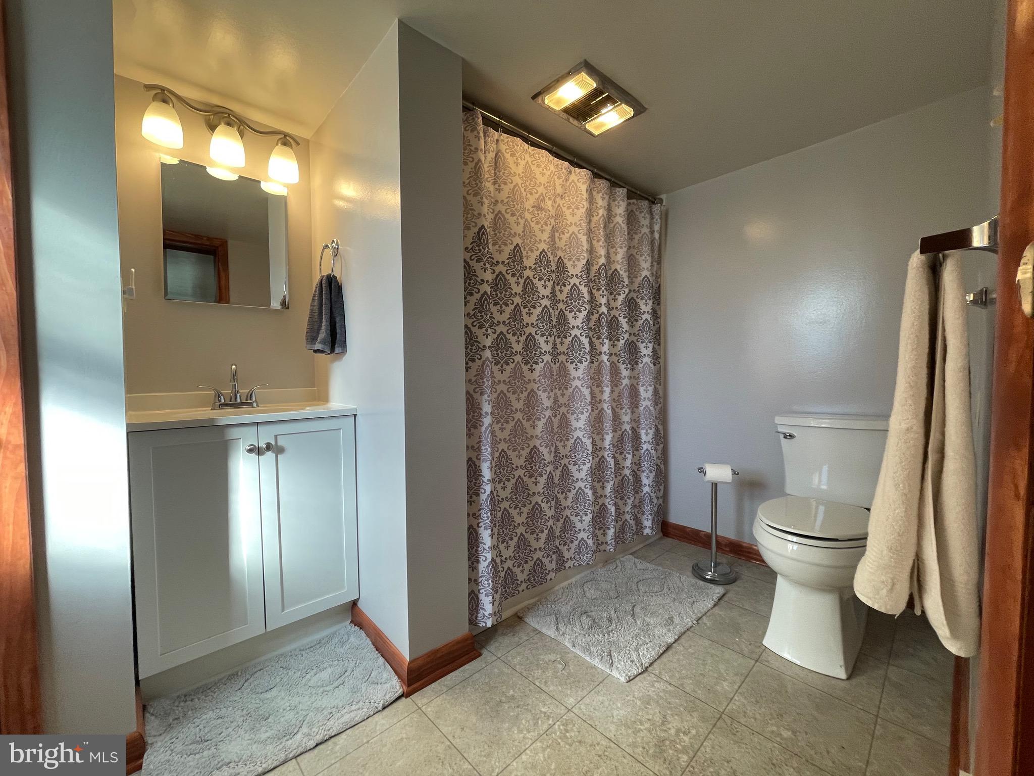 13186 Edgemont Road Smithsburg, MD 21783 - Photo 33 of 40 Bathroom