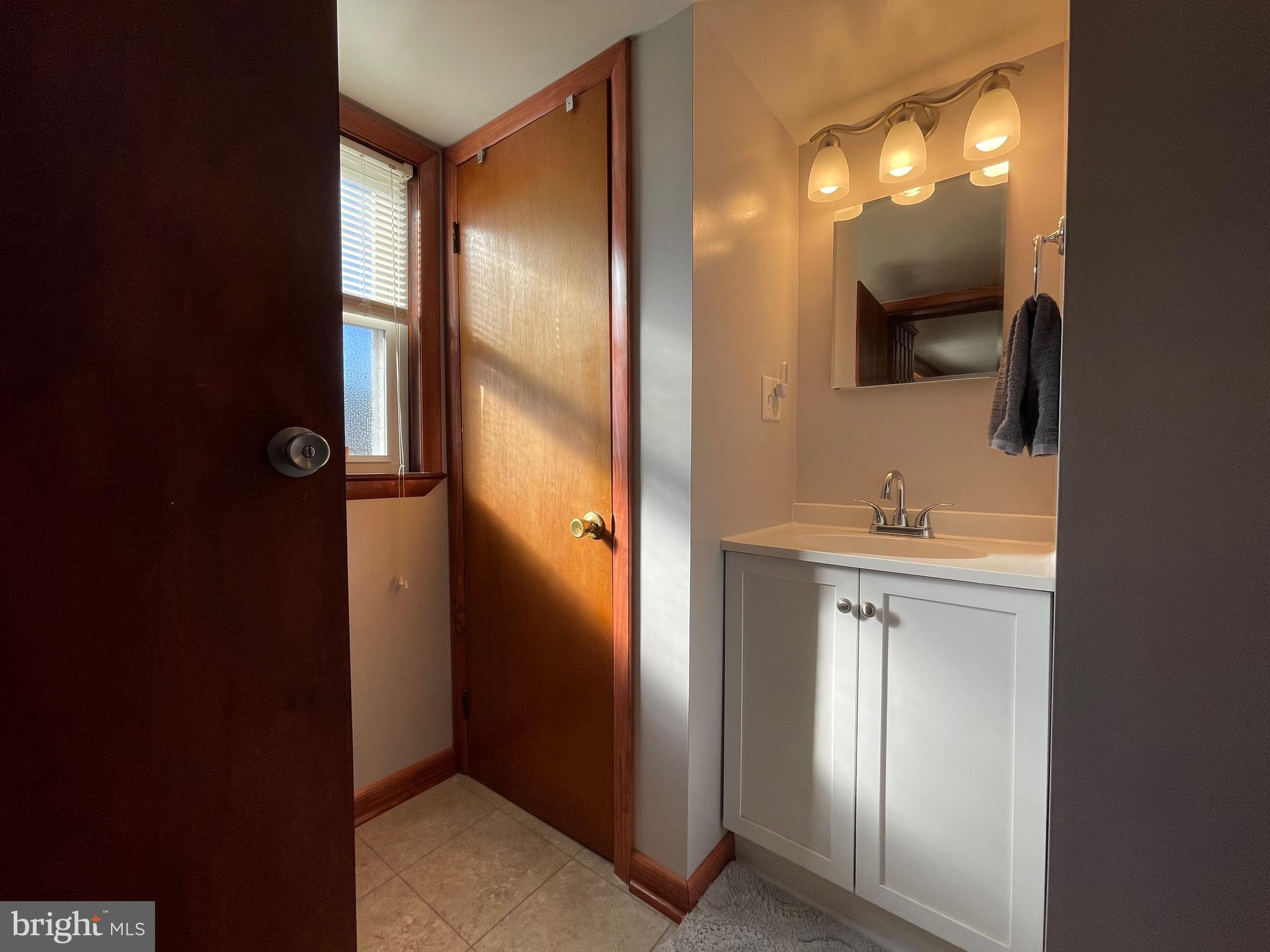 13186 Edgemont Road Smithsburg, MD 21783 - Photo 34 of 40 Bathroom