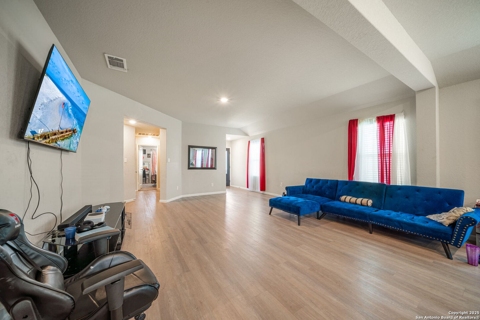 31646 Untrodden Way Bulverde, TX 78163 - Photo 7 of 36 a living room with furniture and a couch