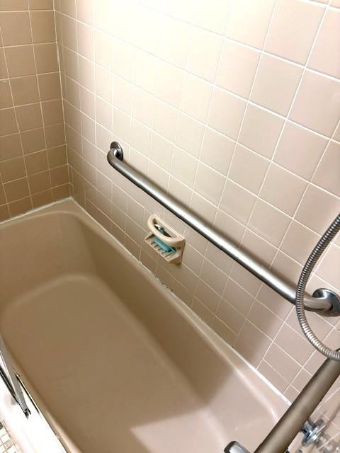 44 Southwest 5th Street Dania Beach, FL 33004 - Photo 30 of 43 a close view of a bathtub in a bathroom