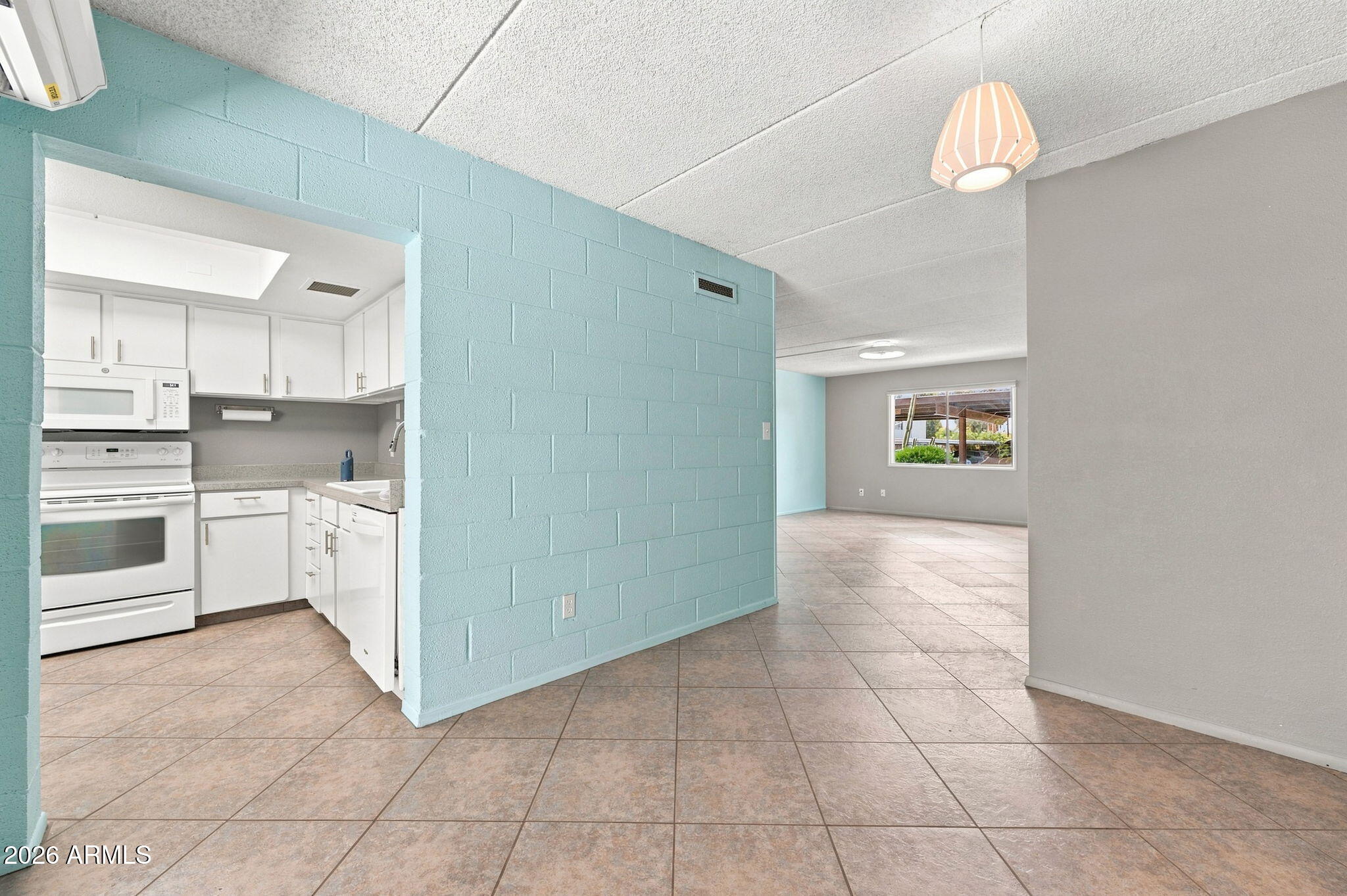 4201 East Camelback Road, Unit 31 Phoenix, AZ 85018 - Photo 7 of 28 8-web-or-mls-Camelback_unit_31 (8)