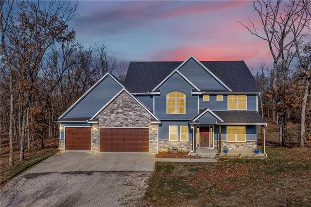 $630,000 | 868 Southeast 265 Road, Knob Noster, MO 65336