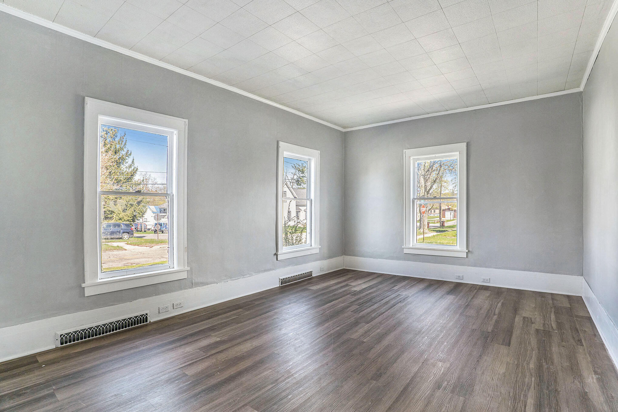 304 South Front Street Belding, MI 48809 - Photo 13 of 28 005_front-12_149