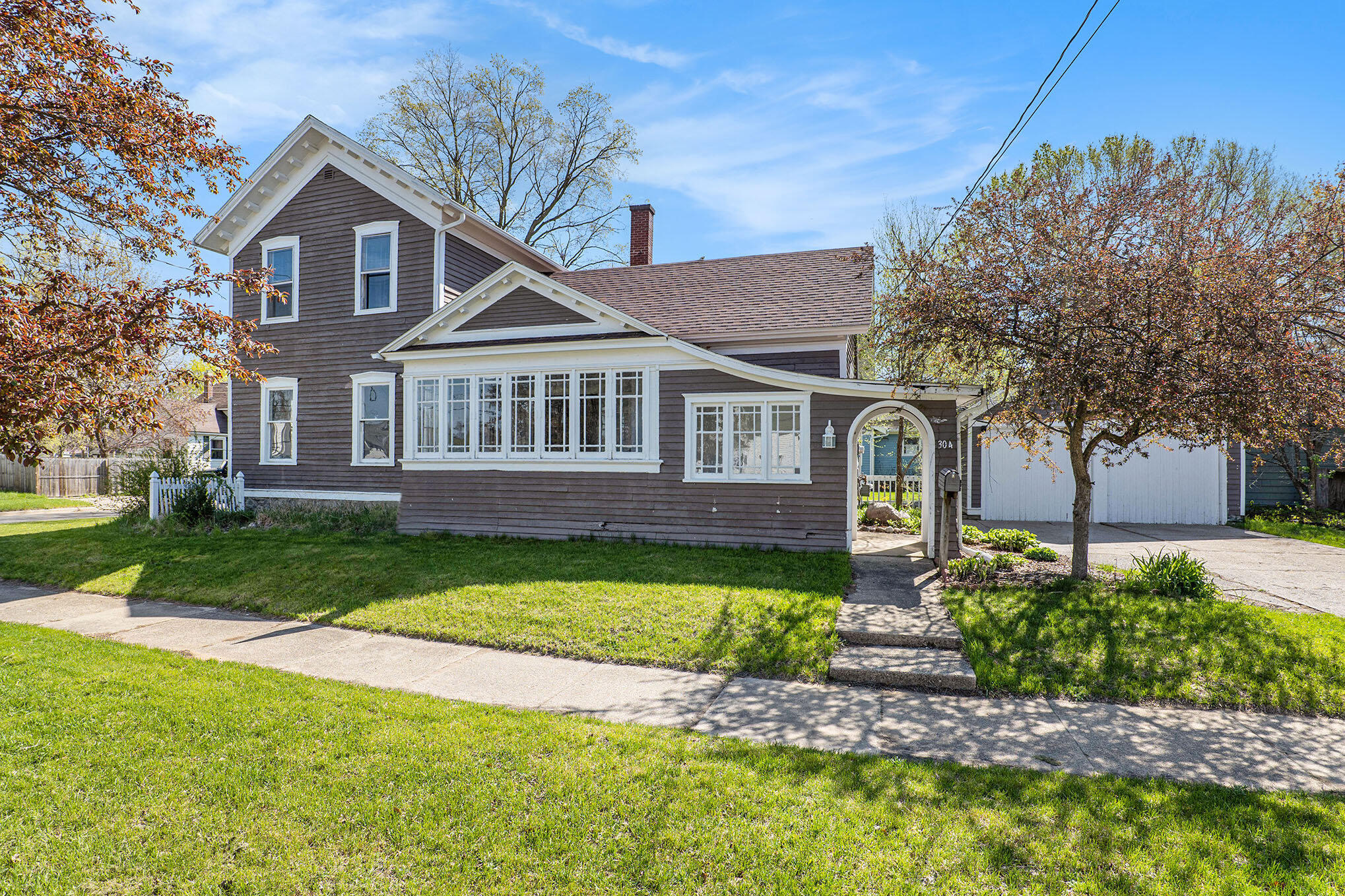 304 South Front Street Belding, MI 48809 - Photo 2 of 28 004_front-45_350