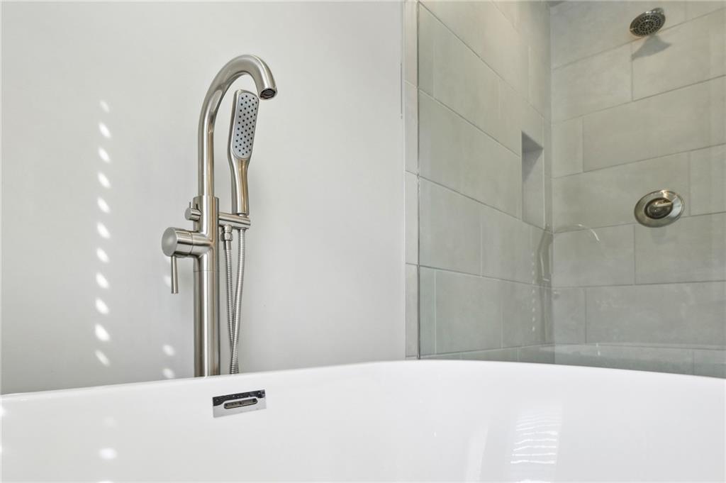 3143 Stonegate Drive Atlanta, GA 30331 - Photo 22 of 32 a bathroom with a shower
