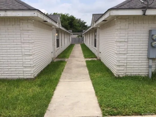 a view of a backyard with pathway