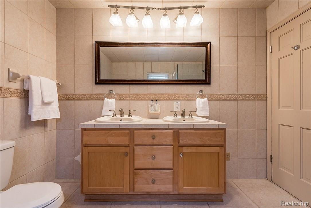 23305 Berg Road Southfield, MI 48033 - Photo 13 of 17 12.jpg