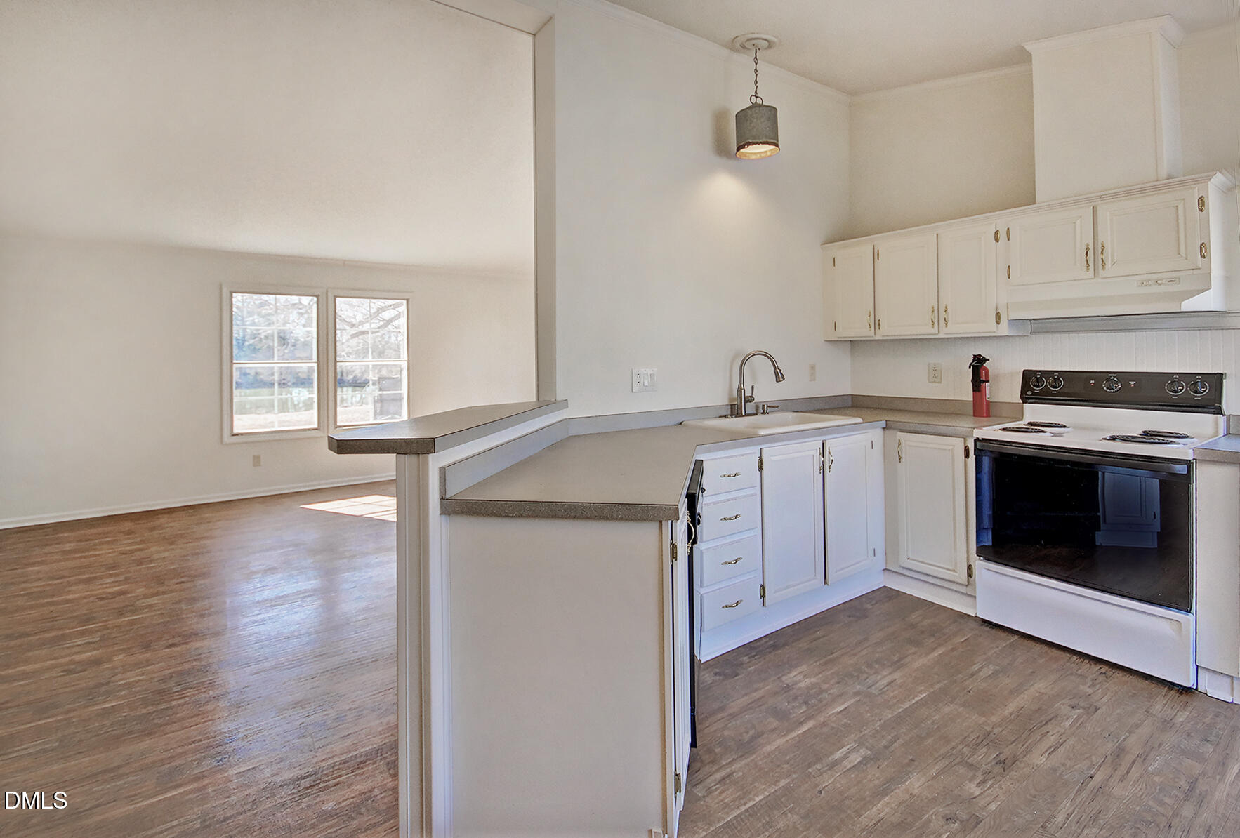 4941 Rumley Road Graham, NC 27253 - Photo 32 of 52 Kitchen Snack Bar